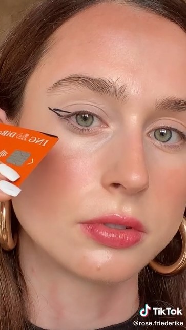 eyeliner hack credit card liner 3
