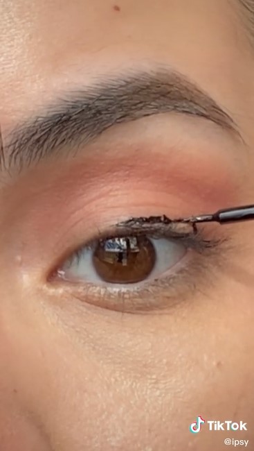 Eyeliner hack three points liner 4