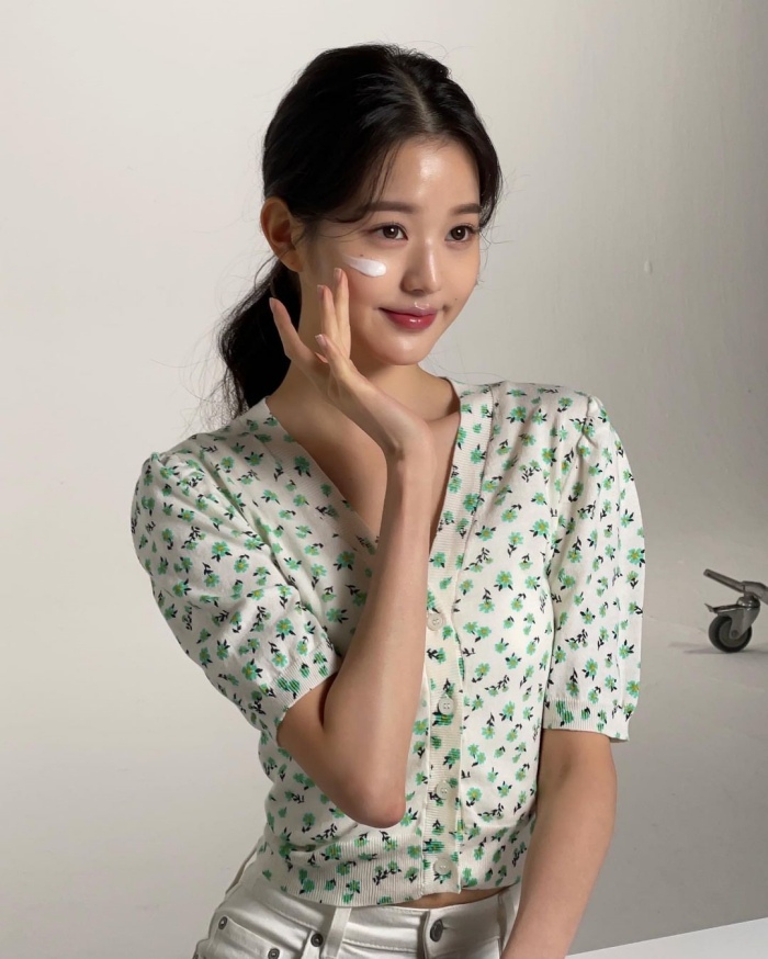 Innisfree Ambassador Jang won young skincare tips 2