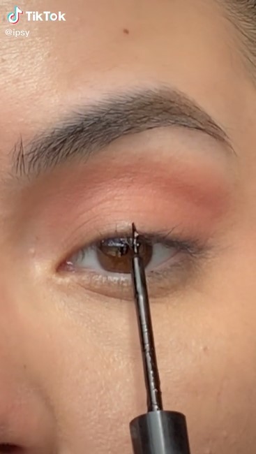 Eyeliner hack three points liner 1 