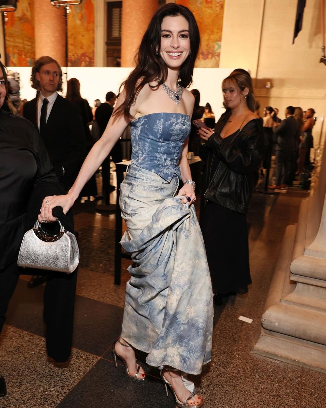  Anne Hathaway