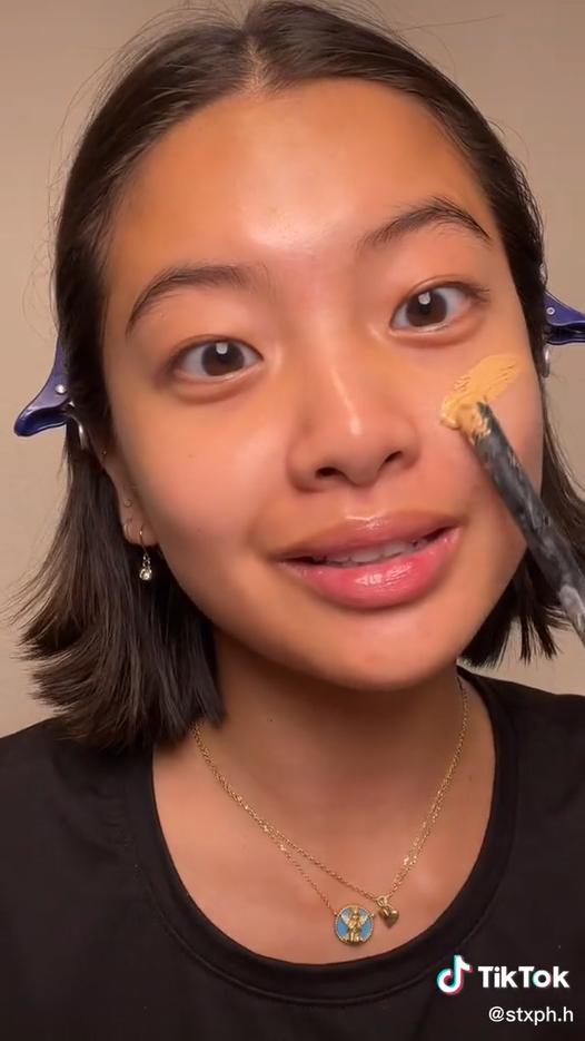 dip foundation in water makeup hack 2